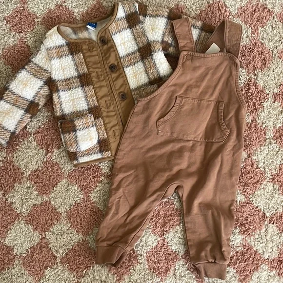 BABY GIRL NEUTRAL BUNDLE - Picture 3 of 5